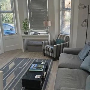 Apartment Victorian Retreat With Patio And Parking