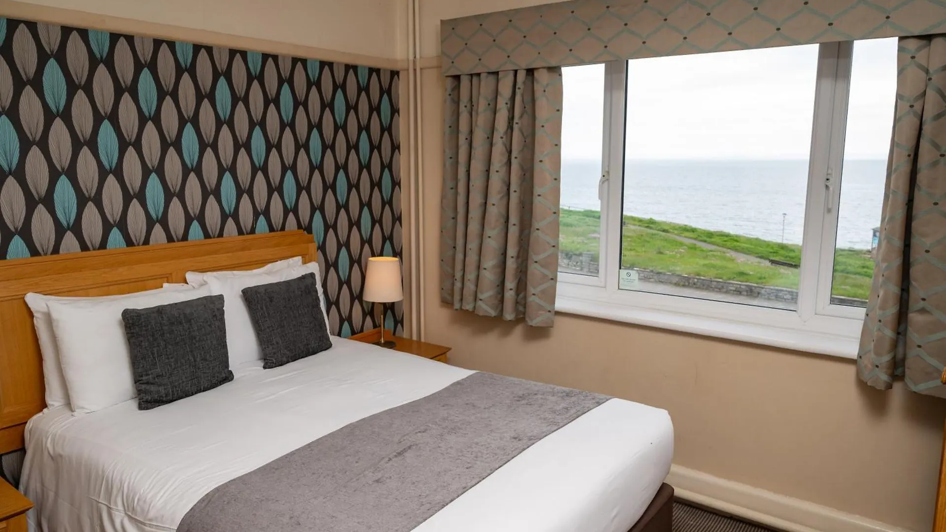 Commodore Hotel By Greene King Inns Bournemouth Guest house