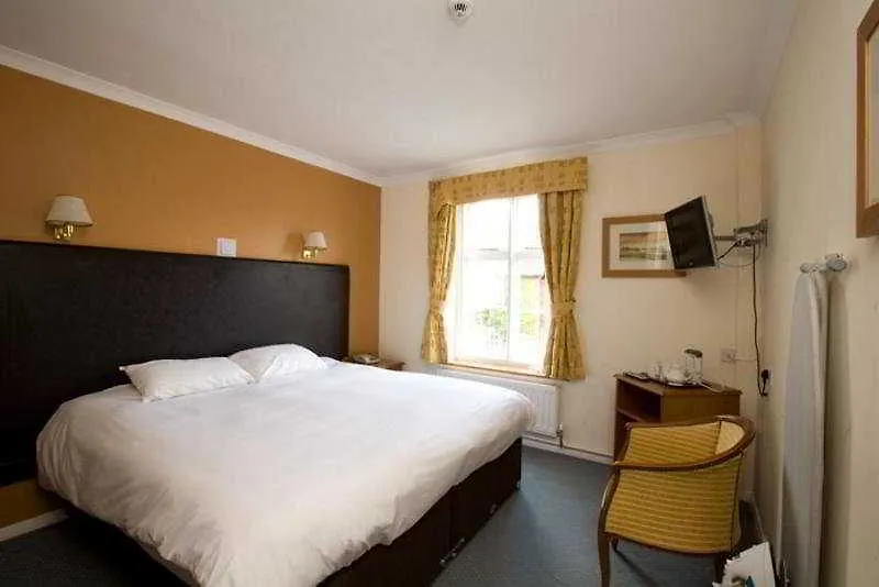Guest house Commodore Hotel By Greene King Inns Bournemouth